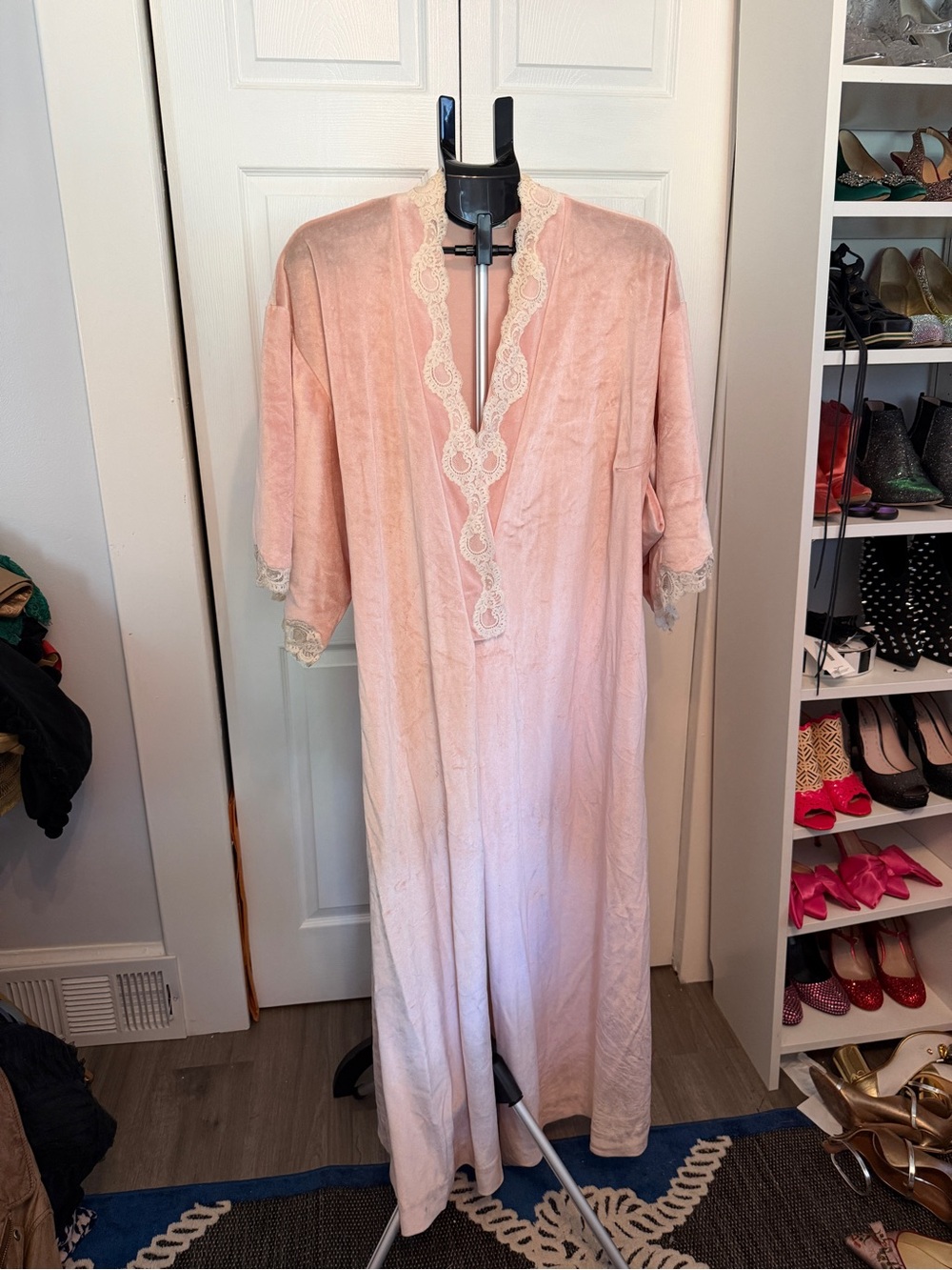 Vintage Christian Dior Pink Lace-Trim Kimono Robe M